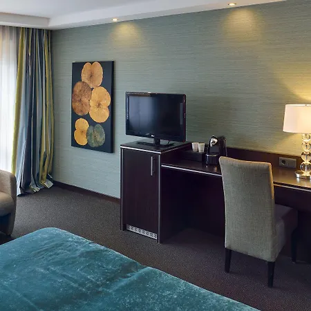 반 데르 발크 스헤르토헨보스 - 호텔 4*