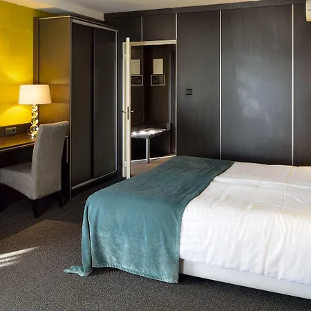 호텔 반 데르 발크 스헤르토헨보스 - 4*