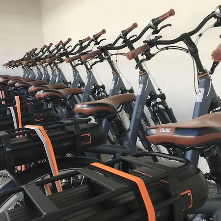 호텔 반 데르 발크 스헤르토헨보스 - 4*